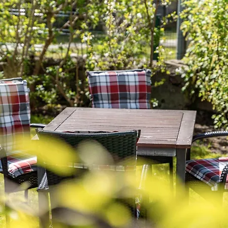 1 Apartment Groß Zicker